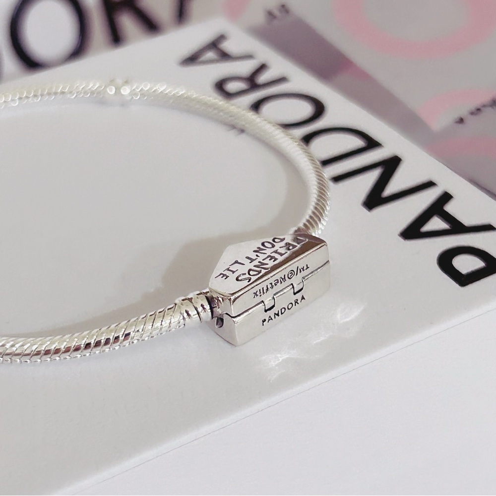 PANDORA MOMENTS Stranger Things Clasp Snake Chain Bracelet (18cm|7.1”) w/box - Picture 9 of 10